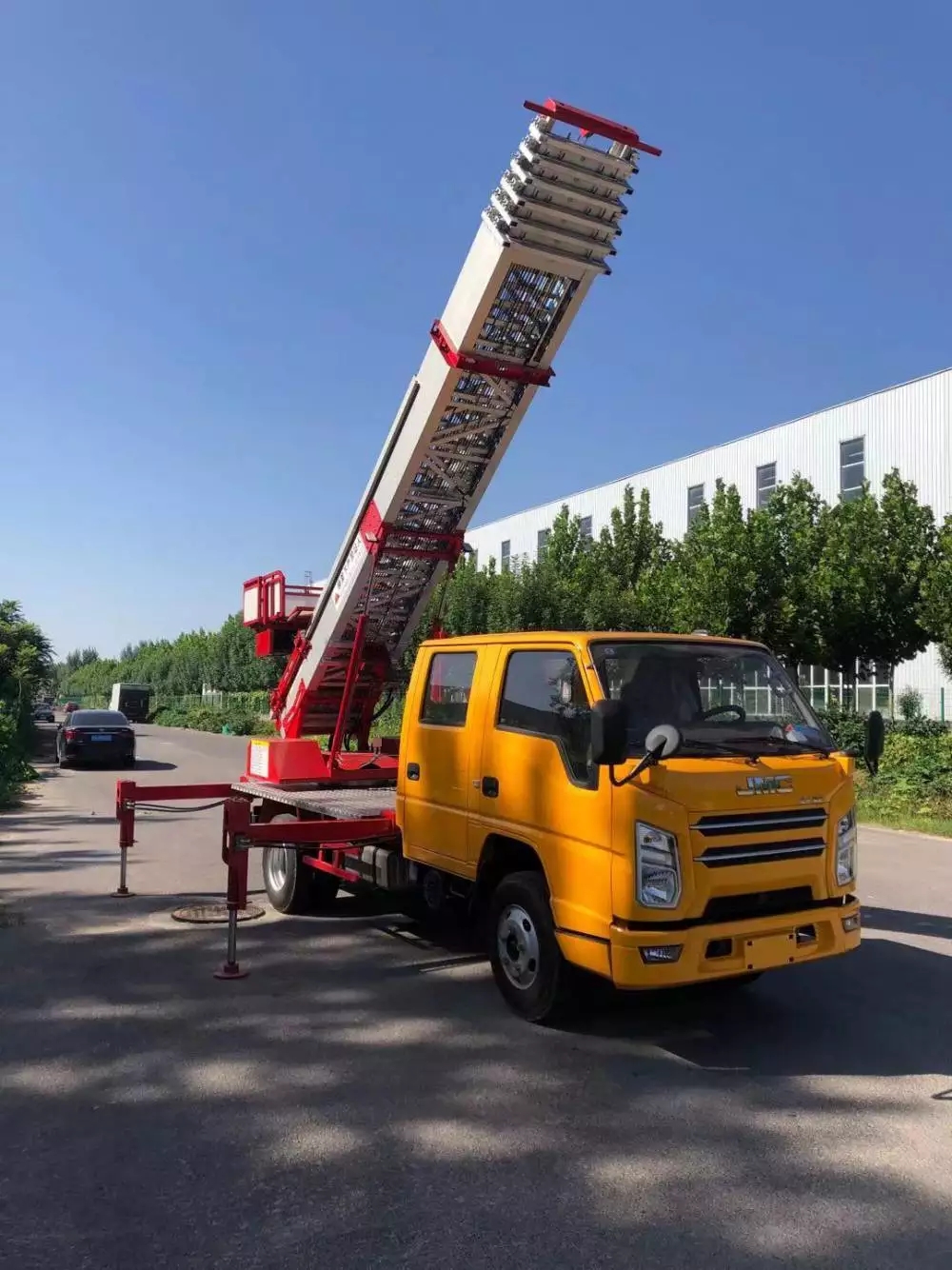 岱岳附近的云梯车出租服务：轻松解决高空作业需求