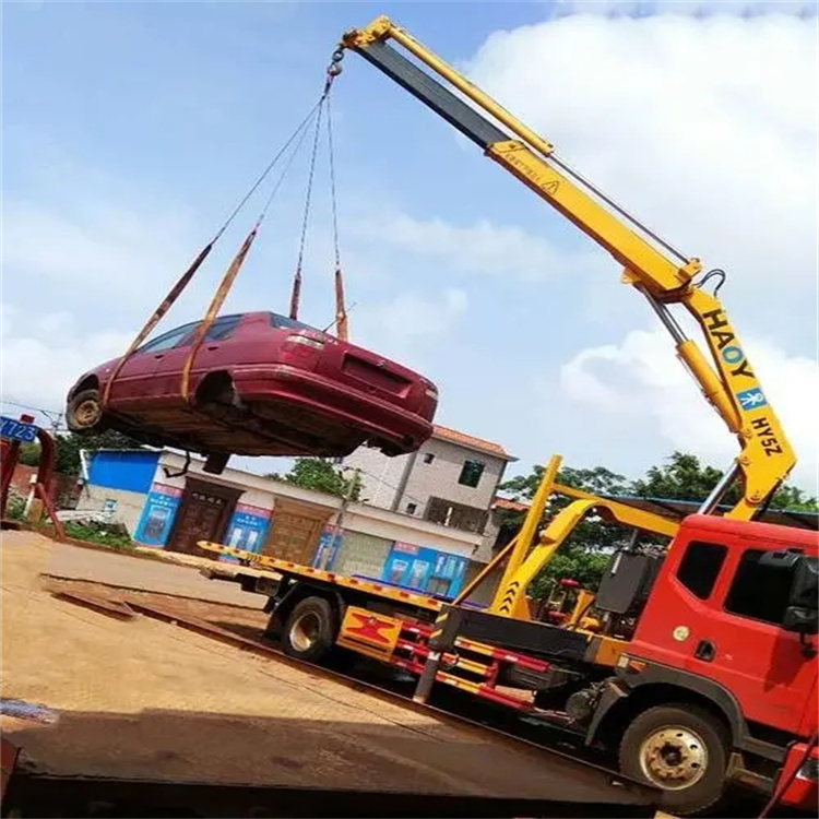 岱岳吊车吊汽车的正确方法